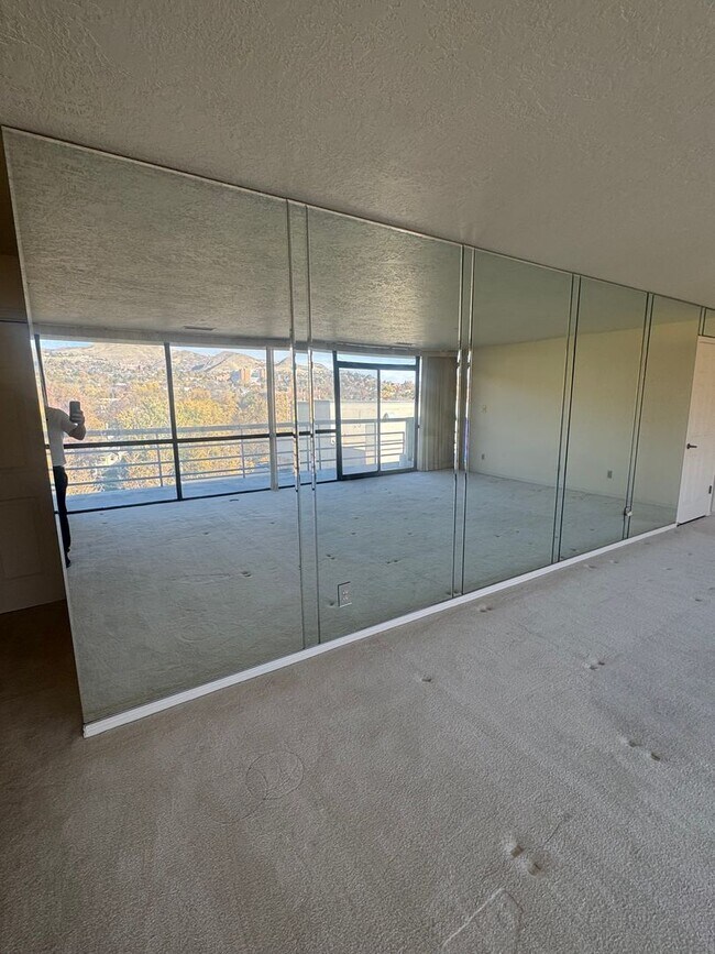 Building Photo - Beautiful Condo in Prime SLC location!