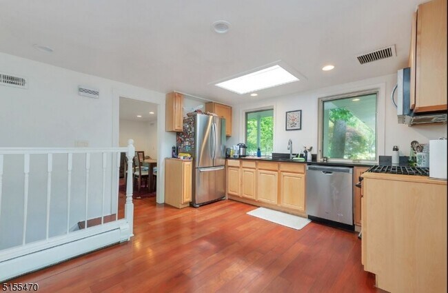 Building Photo - 27 Great Hills Terrace