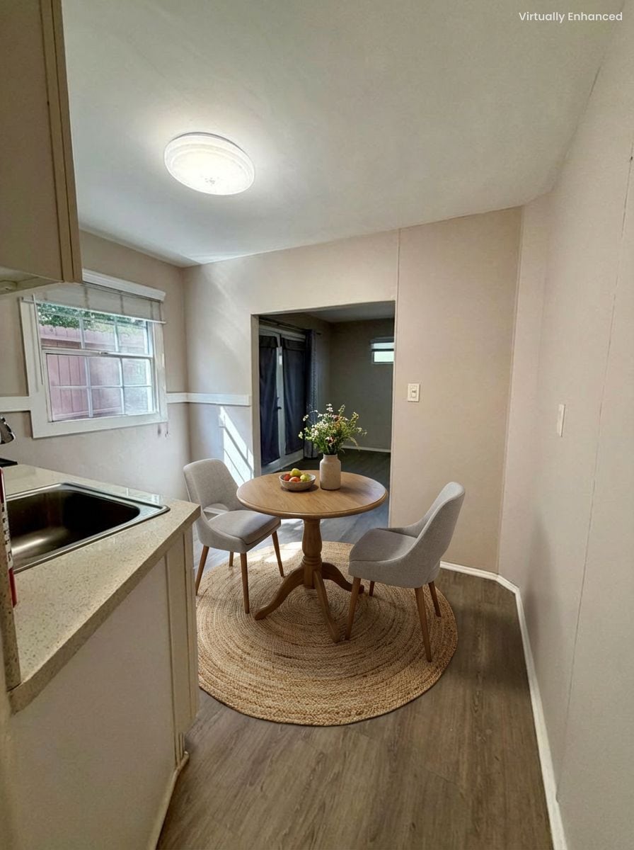 Building Photo - 1542 E Woodbury Rd