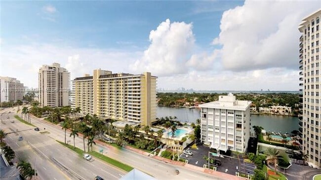 Building Photo - 5601 Collins Ave
