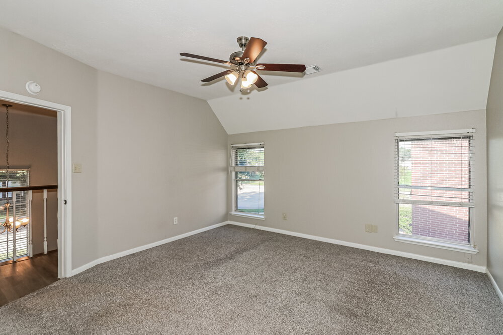 Building Photo - 15815 Spruce River Ct