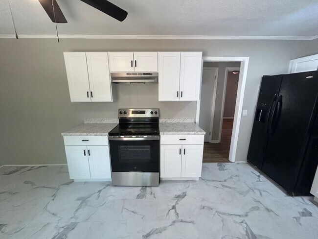 Building Photo - 4539 Bluff Rd