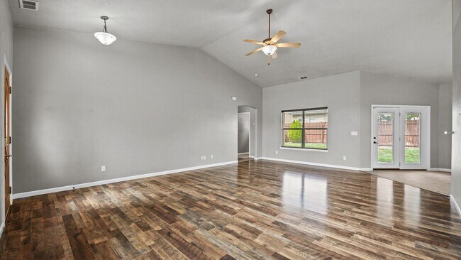 Building Photo - Spacious 3-Bed Ranch Home w/ 3-Car Garage & RV Parking In Quiet North Grand Junction Neighborhood