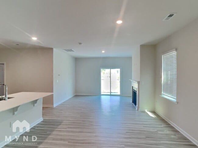 Building Photo - 553 Zermatt Ct