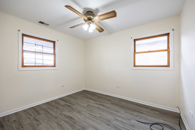 Building Photo - 6323 W Fullerton Ave