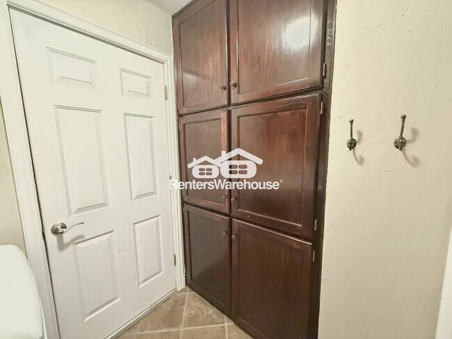Building Photo - Beautiful home in well established neighbo...