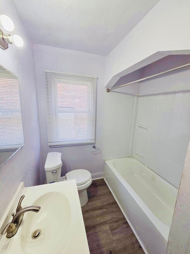 Building Photo - 9589 Mansfield St