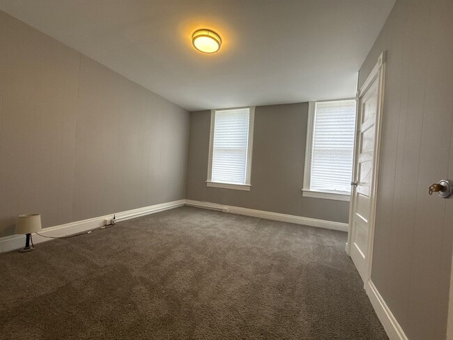 Building Photo - Two-bedroom house in Baltimore
