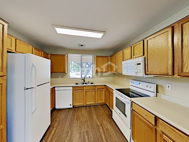 Building Photo - 2605 S Devonna Ln