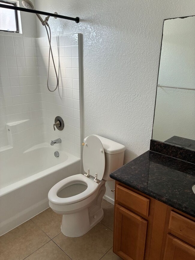 Building Photo - ( ( ( New Paint New Carpet ) ) )  3 bed 2.5 bath La Sierra Home