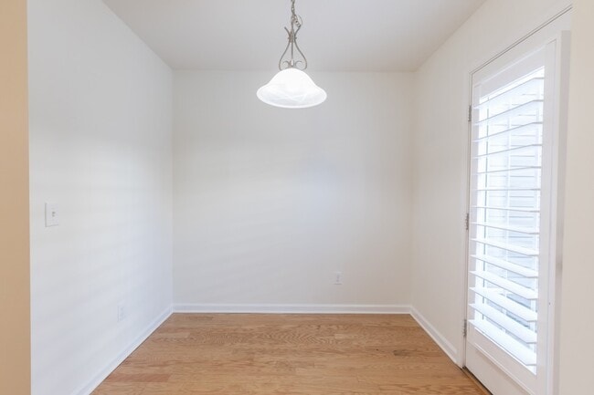 Building Photo - 1249 Riverbrook Dr