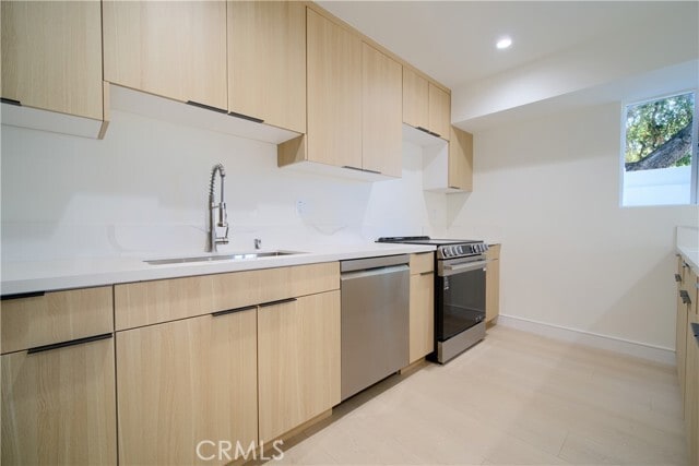 Building Photo - 257 S Ave 54