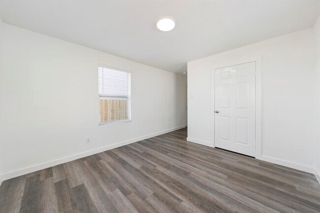 Building Photo - 706 38th St