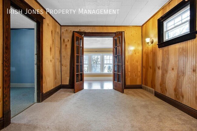 Building Photo - 58 Royal Ave