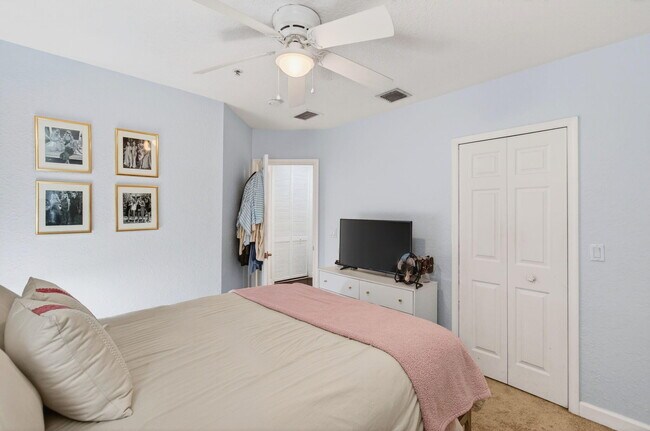 Building Photo - 321 Bayfront Dr