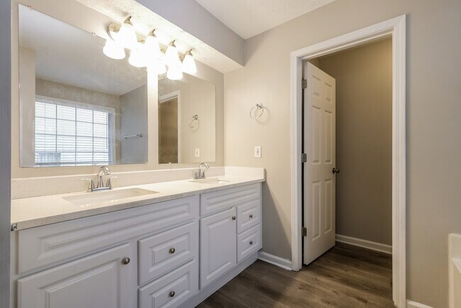 Building Photo - 8079 Clearview Cir