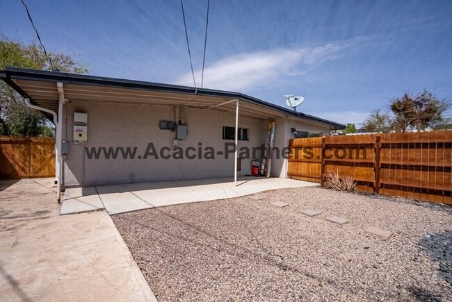 Building Photo - Two Bedroom Home with Guest House