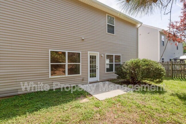 Building Photo - 12427 Oakton Hunt Dr