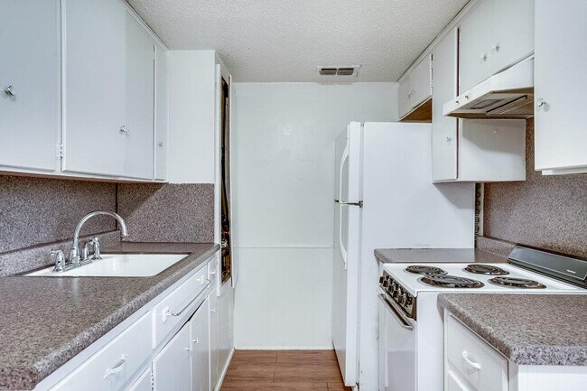 Building Photo - 3707 Tom Green St