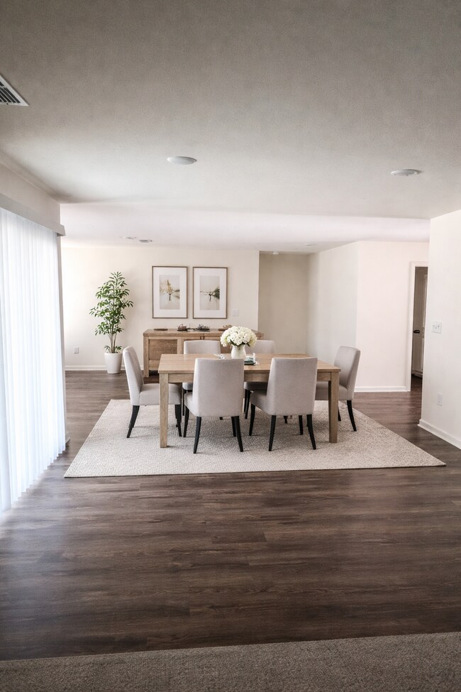 Building Photo - 516 Liberty Hall Dr