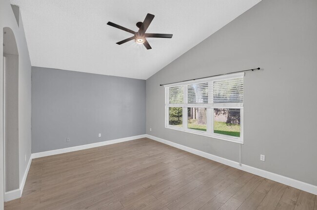 Building Photo - Renovated Brick Home in Gated Community