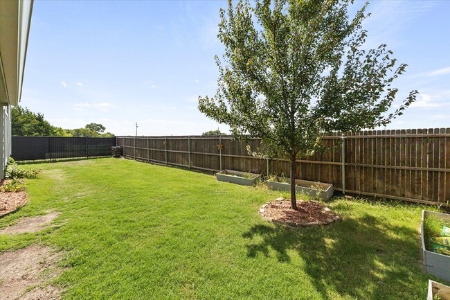 Building Photo - 205 Roscoe Dr