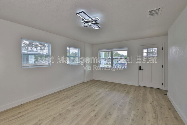 Building Photo - 875 53rd Terrace N
