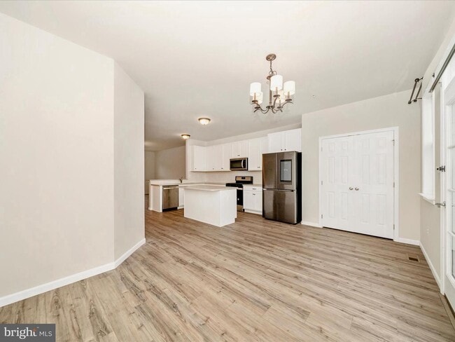 Building Photo - THREE LEVEL TOWN HOUSE IN KELLERTON