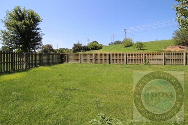 Building Photo - Beautiful and Spacious 4 Bedroom 2.5 Bathr...