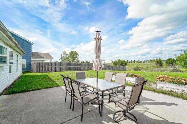 Building Photo - STONES CROSSING...3 Bed 2 Bath