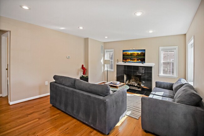 Building Photo - 300 Lawton St