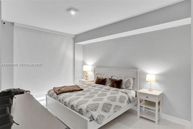 Building Photo - 400 Sunny Isles Blvd