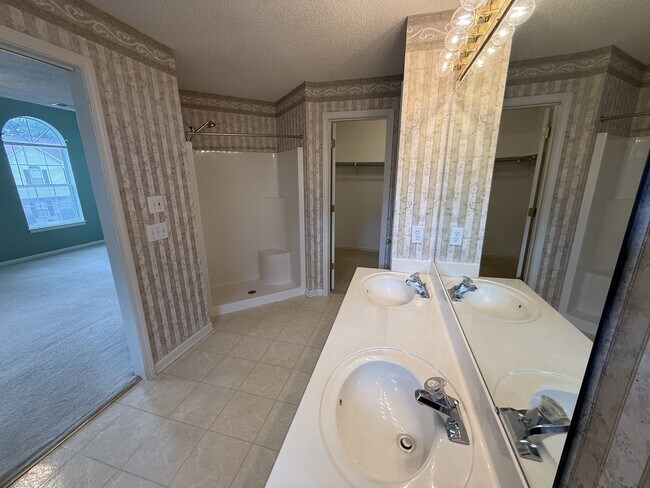 Building Photo - 2804 Mulberry Ln