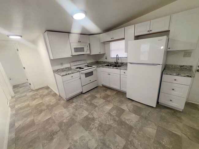 Building Photo - 1157 S Christiana Ave