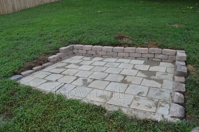 Building Photo - 5928 Rolling Ridge Dr