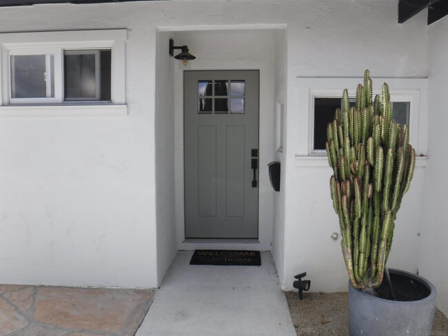 Building Photo - 4970 Mt Almagosa Dr