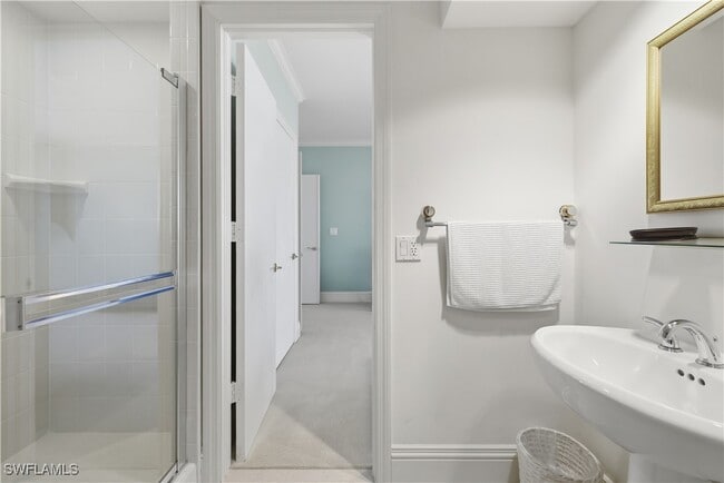 Building Photo - 8990 Bay Colony Dr