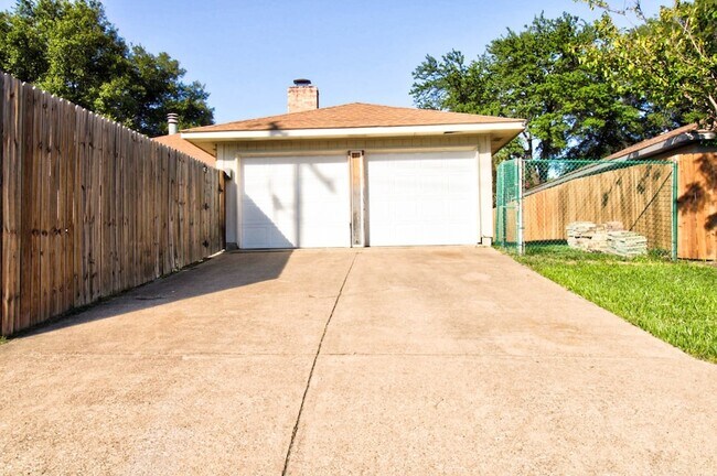Building Photo - 758 Brighton Ln