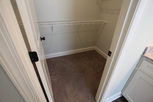 Building Photo - 3Bed/2bath Residential House off of Runningvine!!!