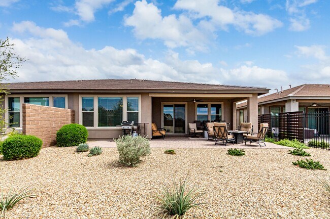 Building Photo - Luxury 2BR + Den Townhome in Amenity-Packed Community - Encanterra