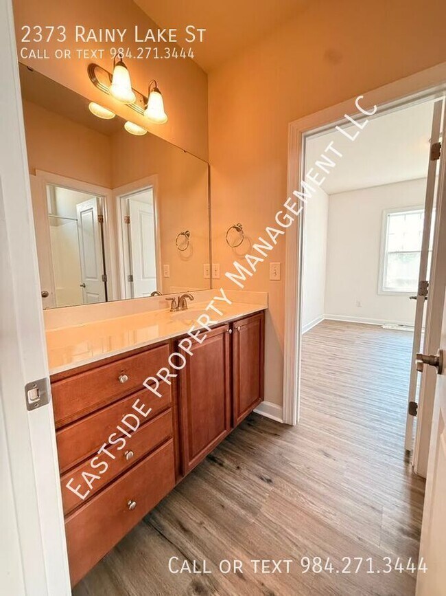 Building Photo - 2373 Rainy Lake St