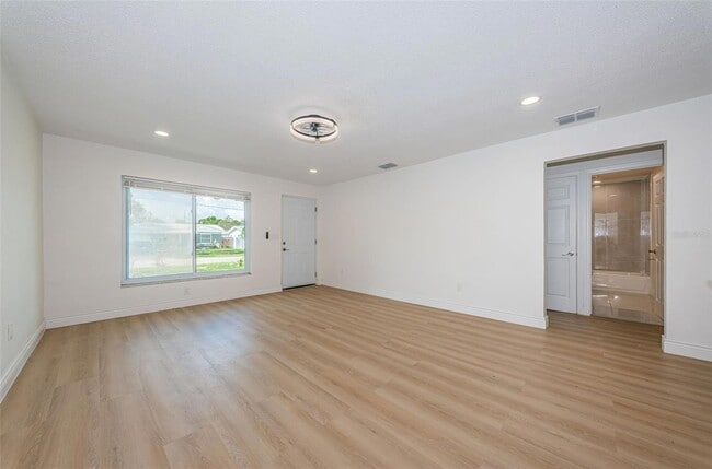 Building Photo - 427 92nd Ave N