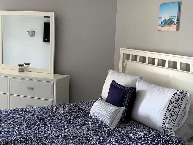 Bedroom - 690 Island Way