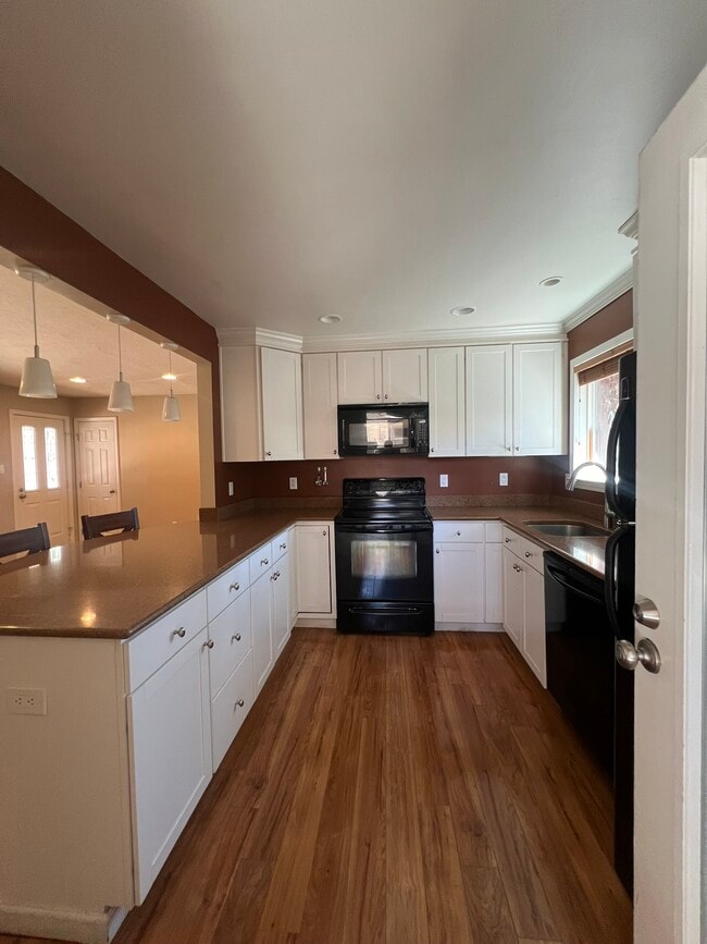 Building Photo - 3380 Janet Dr