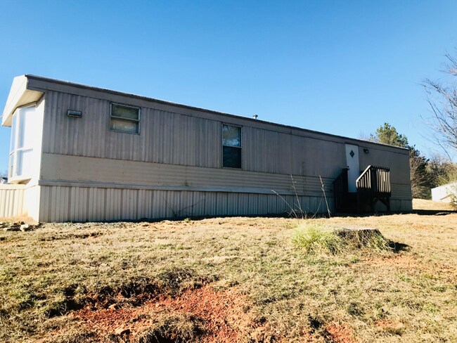 Building Photo - 64 Lynn Dr