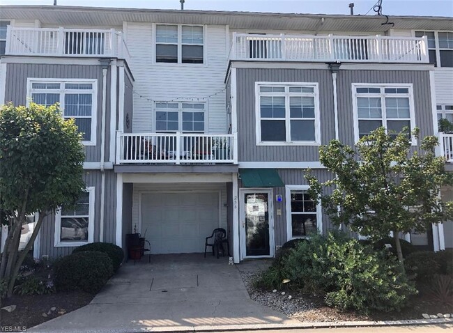 Building Photo - 256 E Marina Pkwy