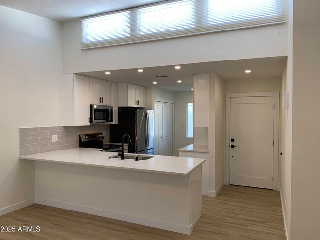 Building Photo - 7721 E Sandalwood Dr
