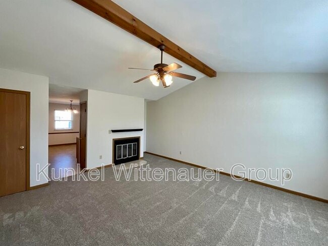 Building Photo - 614 Carol Ann Dr