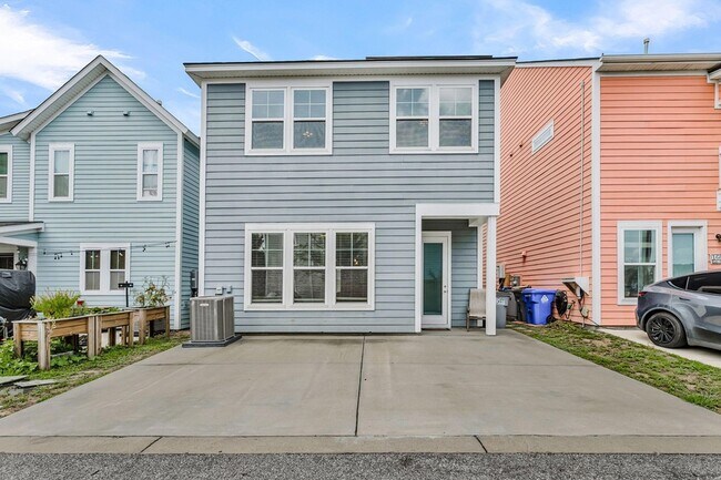 Building Photo - 1658 Indy Dr