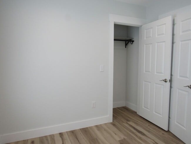 Building Photo - $1,800 - 2 Bed/2Bath Newly Renovated Unfur...